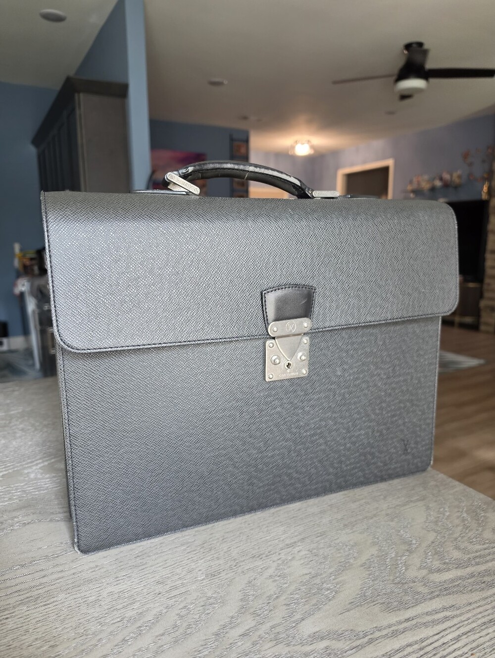 Authentic Louis Vuitton Luxury Men's Briefcase - Black/grey Leather - Picture 2 of 16